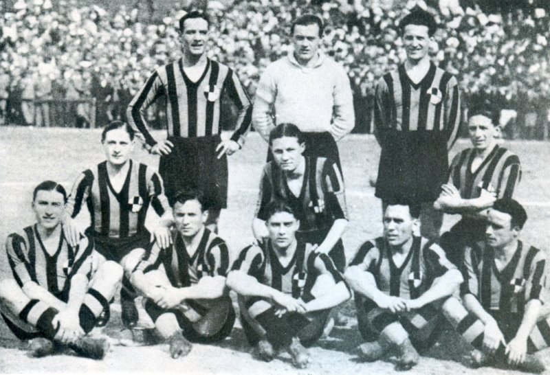 Una storica immagine dell'Ambrosiana (Inter), vincitrice del primo campionato di serie a nel 1930